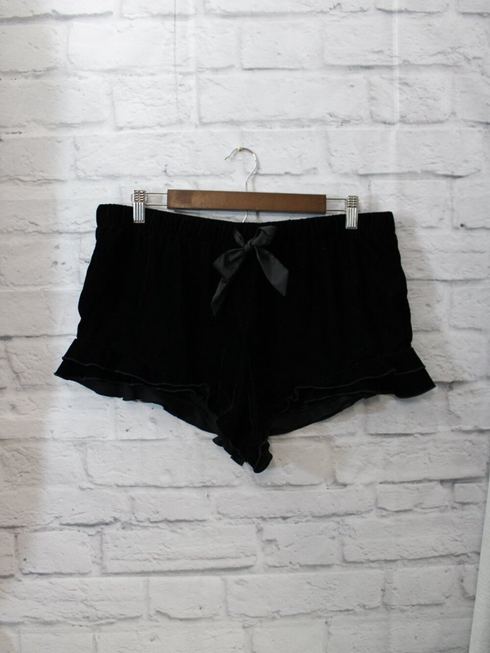 Victoria's Secret Velvet Ruffle Lounge Sleep Shorts Black Satin Bow Size Large - Picture 1 of 8